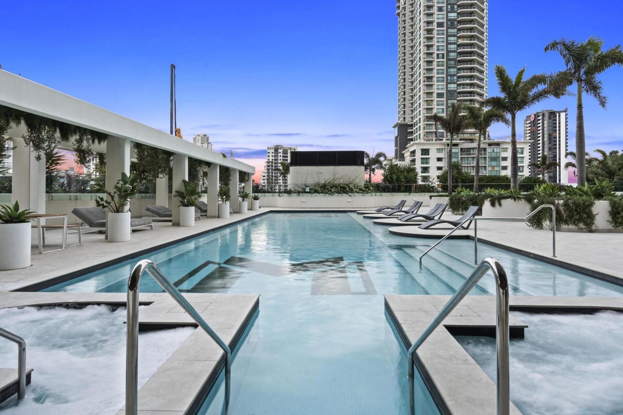 Apartment Ocean Views In Beachside 2-bedroom Unit - Q *