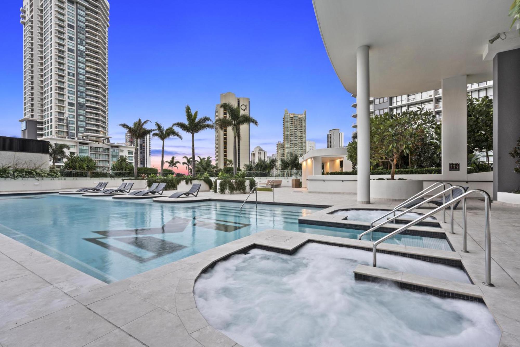 Ocean Views In Beachside 2-bedroom Unit - Q