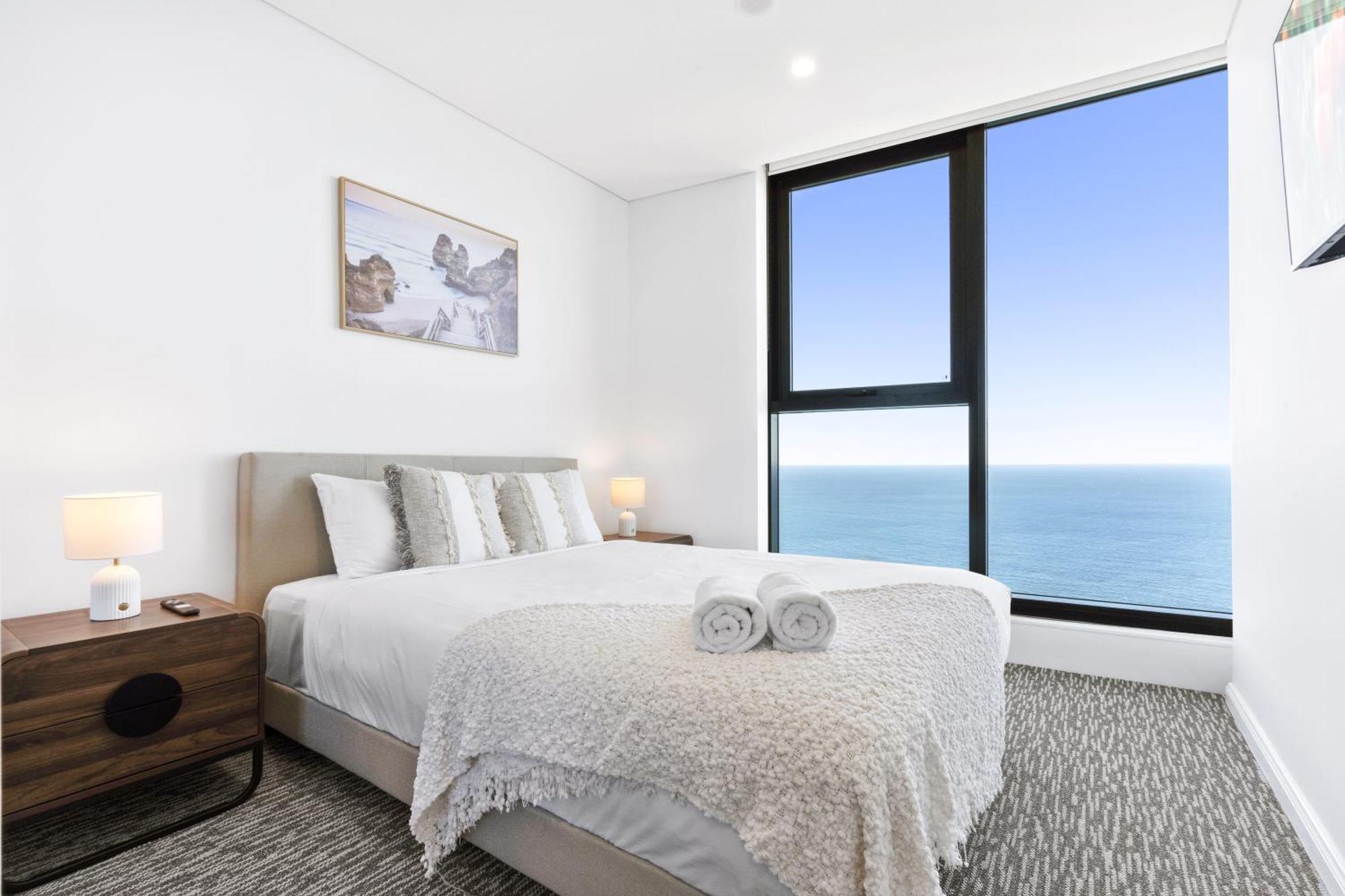 Ocean Views In Beachside 2-bedroom Unit - Q * Gold Coast