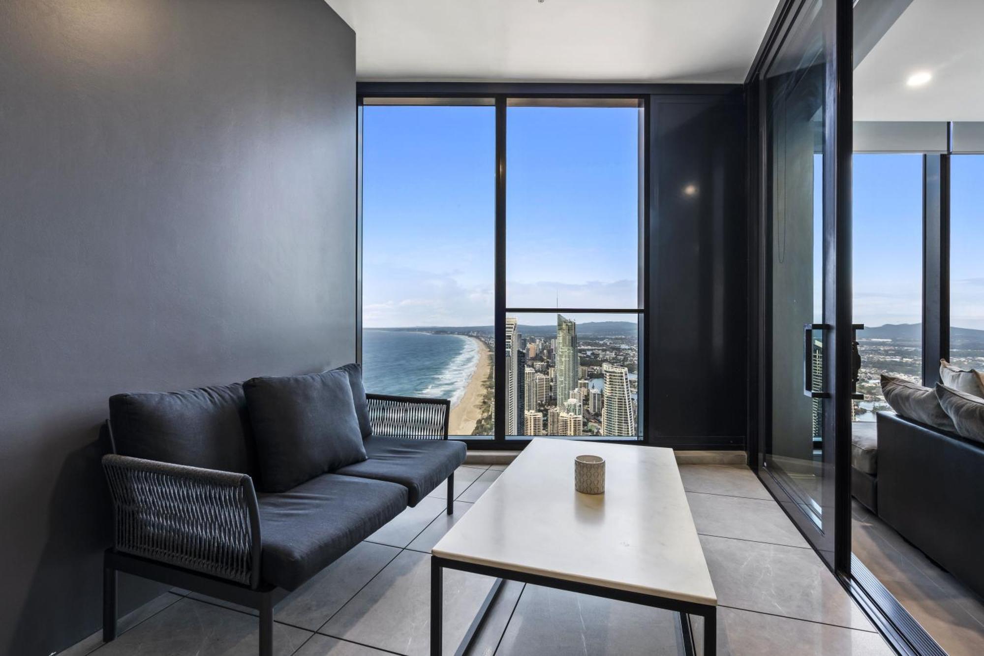 Ocean Views In Beachside 2-bedroom Unit - Q * Gold Coast