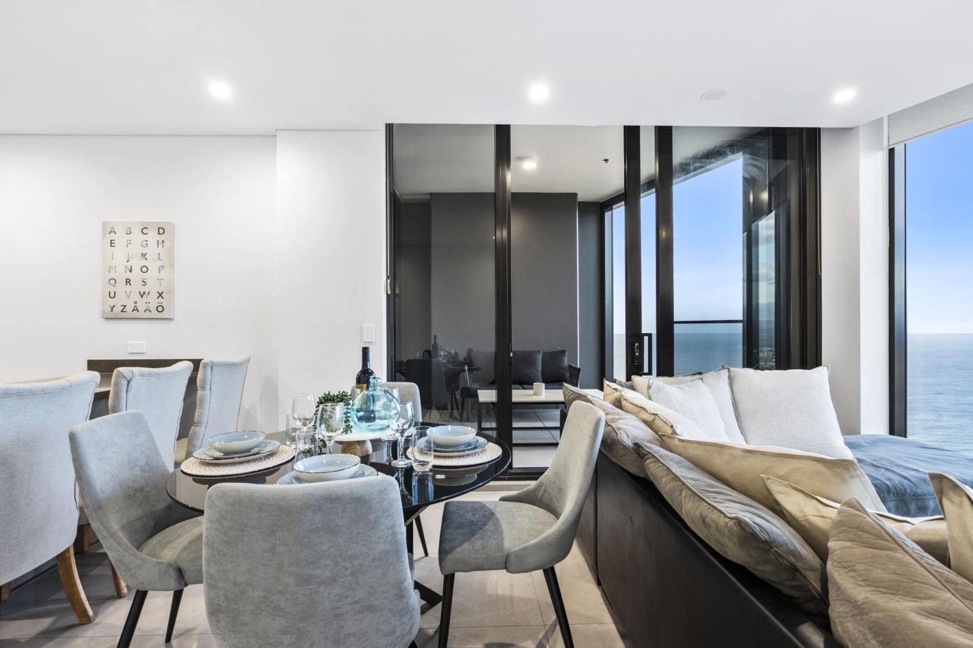 Ocean Views In Beachside 2-bedroom Unit - Q *