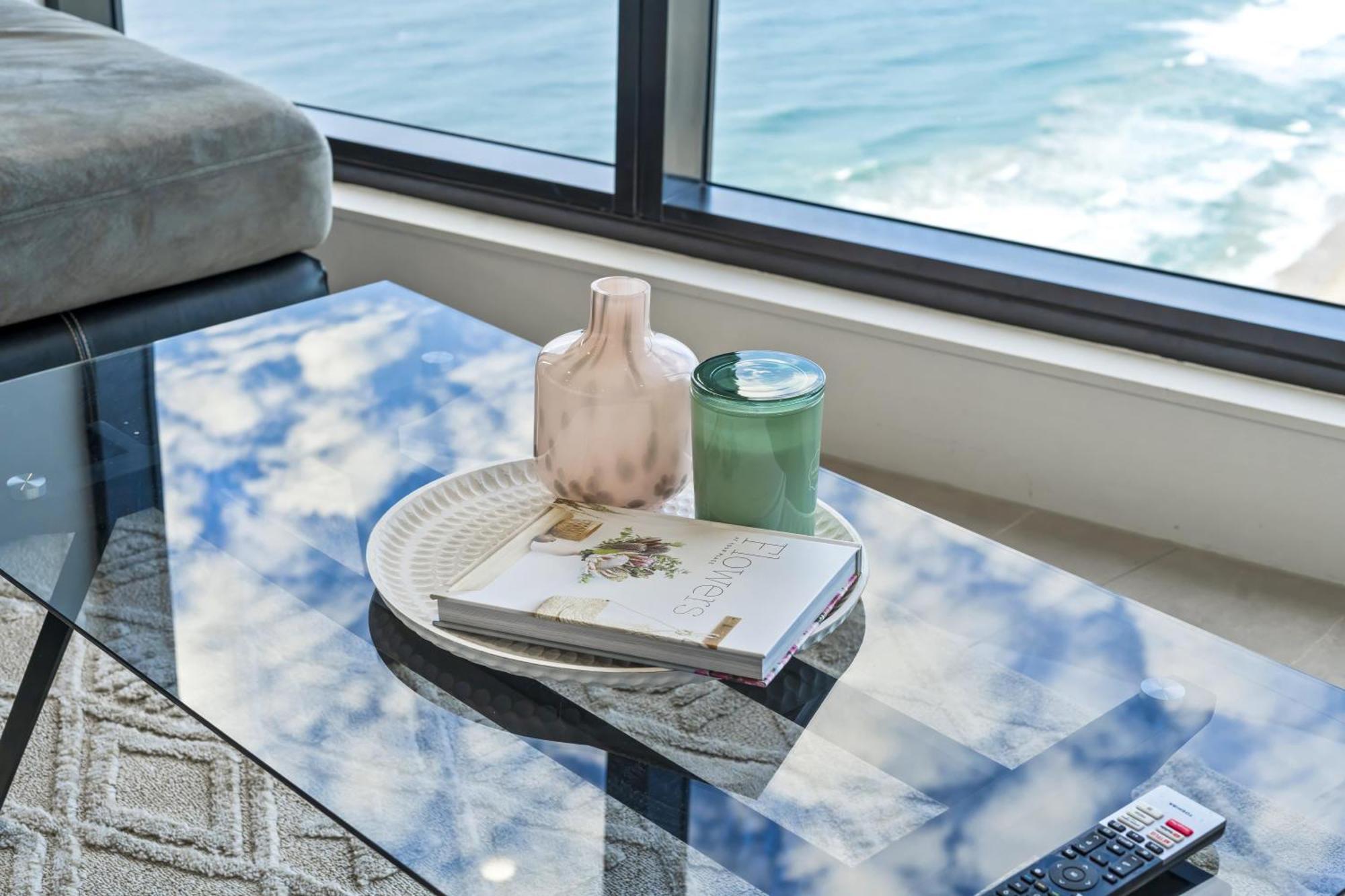 Ocean Views In Beachside 2-bedroom Unit - Q * Gold Coast