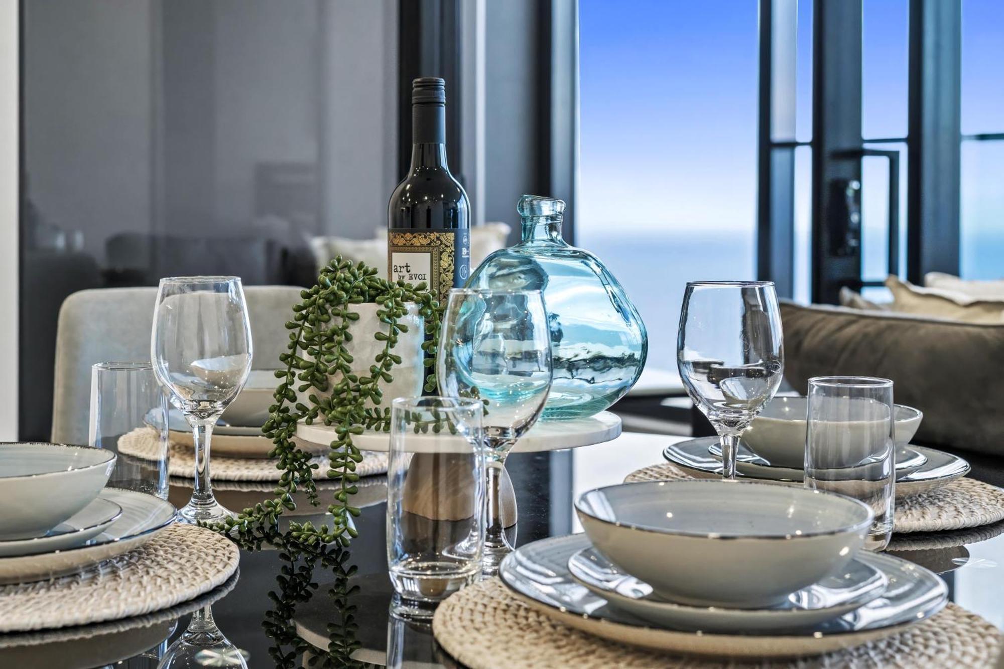 Ocean Views In Beachside 2-bedroom Unit - Q *