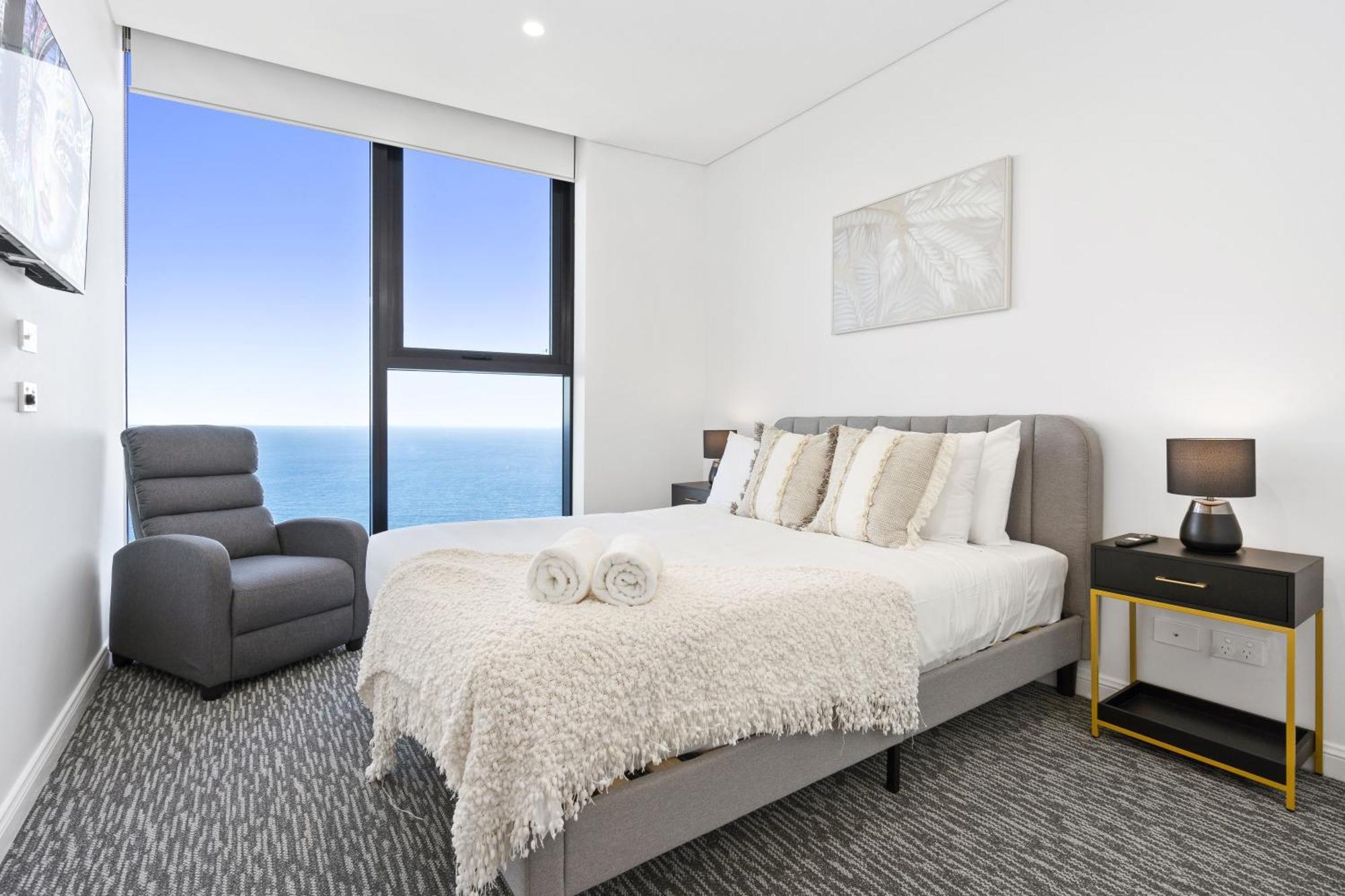 Ocean Views In Beachside 2-bedroom Unit - Q Gold Coast